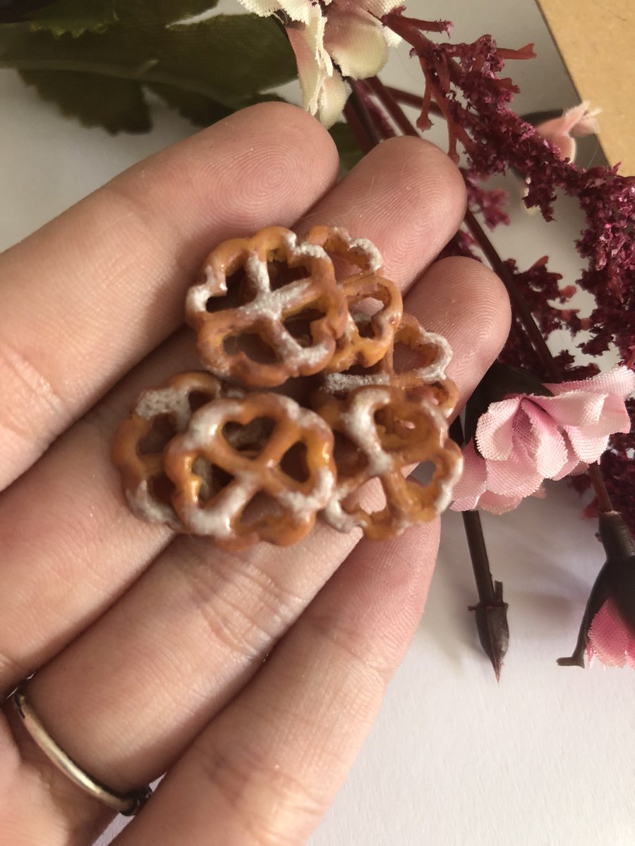 Seguimos con la nueva colección de postres típicos de España. 
¿Qué postres crees que son y de dónde? (Solo para la gente que esté en el space).