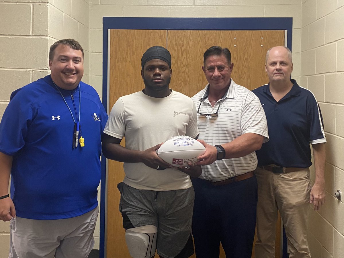 Congrats to #0 J’shawn Towns for being named Farm Bureau Player of the Game vs Effingham County. Thank you Font J Tornabene, John Hilton, Scott Mansell for your sponsorship. 🟦🟨🏴‍☠️⚓️☠️ #AllAboutTheFamily #PiratePride <a href="/jshawntowns57/">Jshawn Towns</a>
