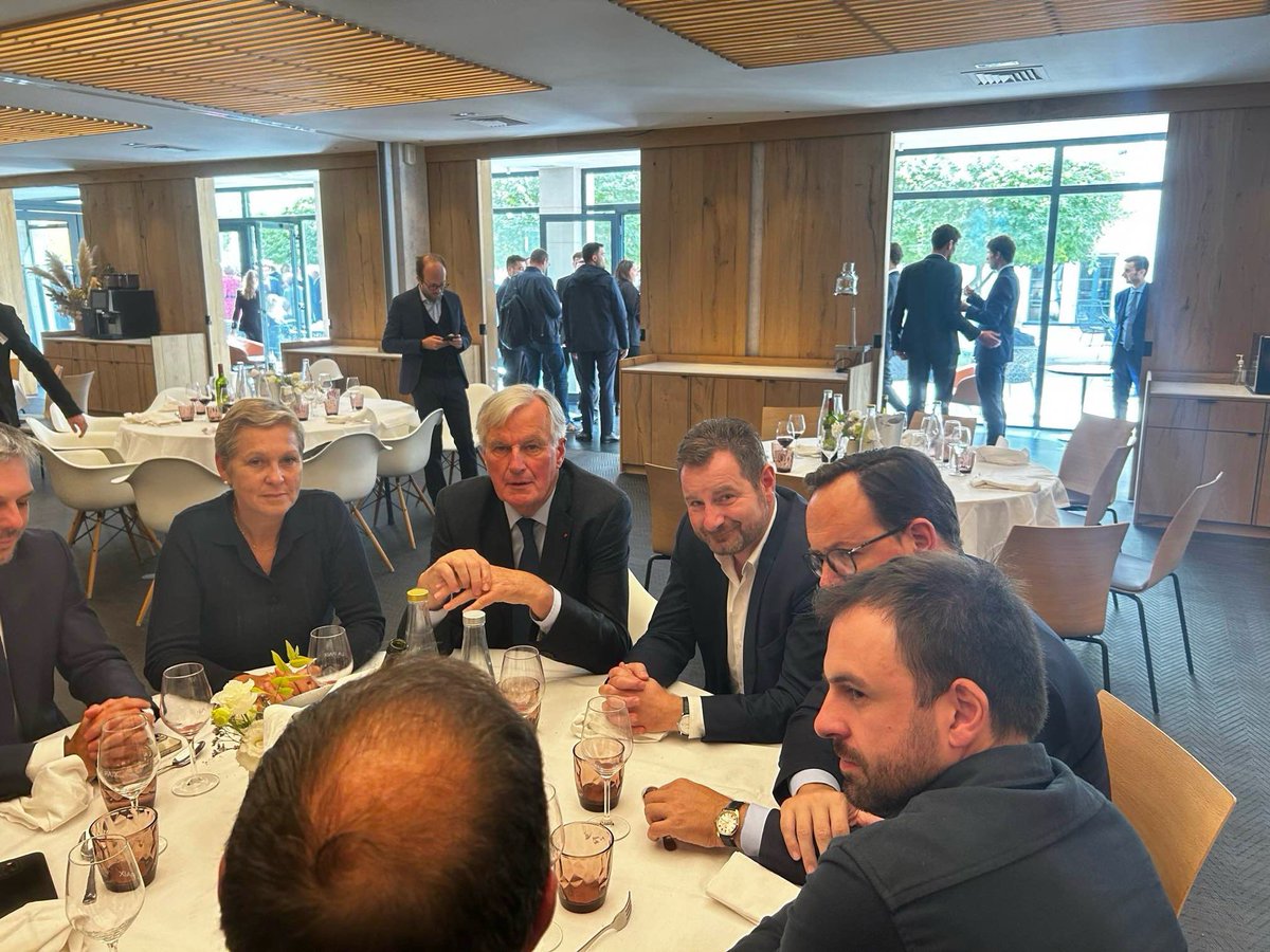BonnaterreL's tweet photo. Ravi d’avoir pu échanger ce midi avec le nouveau #PremierMinistre @MichelBarnier à l’occasion de la rentrée politique et parlementaire d’@EPhilippe_LH et d’@HorizonsLeParti 
Un chef de #Gouvernement très concentré très à l’écoute et tr��s calme face aux défis immenses. Au travail! https://t.co/LMyu4Zc8AL