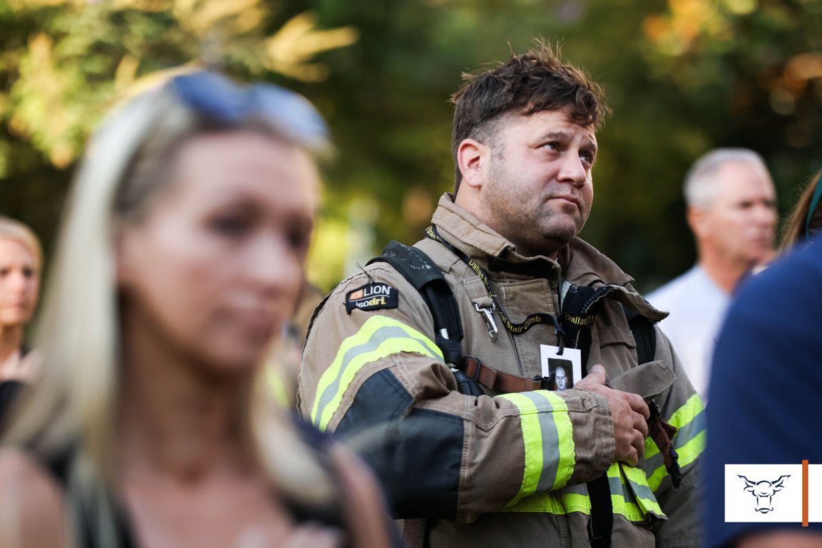First responders honored the lives of those who died during the 9/11 attacks with the annual Dallas 9/11 Memorial Stair Climb.
(🖋️: <a href="/trinhvchristine/">côm trinh</a>)
(📸: <a href="/trinhvchristine/">côm trinh</a> and <a href="/RonaldoBolanos_/">Ronaldo Bolaños</a>)
theshorthorn.com/news/we-need-t…