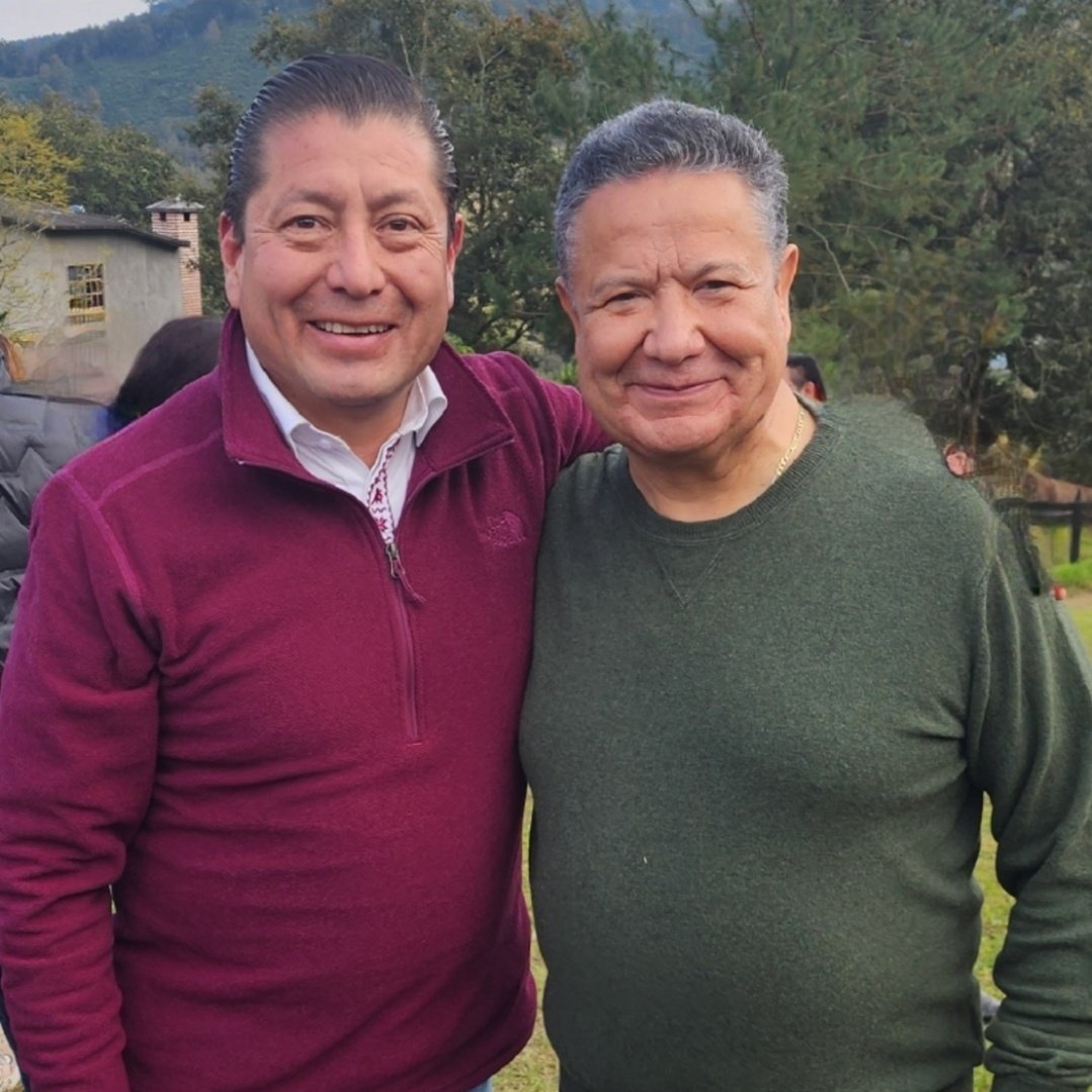 #NuevaFotoDePerfil
Con <a href="/juliomenchaca_/">Julio Menchaca</a> #PrimeroElPueblo 
#ElHidalgoQueQueremos