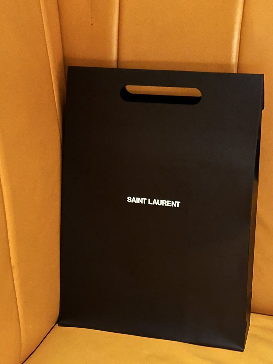 𝘾𝙝𝙚𝙣𝙍𝙘𝙟 𝙩𝙬𝙞𝙩𝙩𝙚𝙧 #จุงอาเชนแจ่ม 

Gathering to celebrate P'Tam's birthday, and thank you, my friends EstRvp, for the birthday gifts.