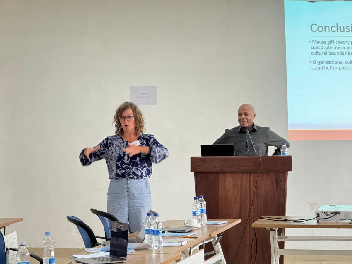 Nauja_Kleist's tweet photo. Key conclusions from #DHUM2024 policy dialogue on Somali diaspora humanitarianism, w. focus on the relation to the international humanitarian system. 1) Recognize diaspora contributions, 2) build trust, 3) more communication than coordination
@diisdk, @DFC_Fellowship, @IDS_UONBI https://t.co/kRgENGndwo