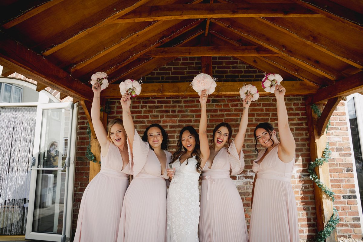 👯‍♀️🤵 Your bridesmaids and groomsmen are more than just your wedding squad—they’re your support system, your cheerleaders, and your party starters!

#LincsWeddingPhotographer #weddingphotography #Lincsweddings #Momentsthatmatter #Bridesmaids #Groomsmen #WeddingSquad #BestFriends