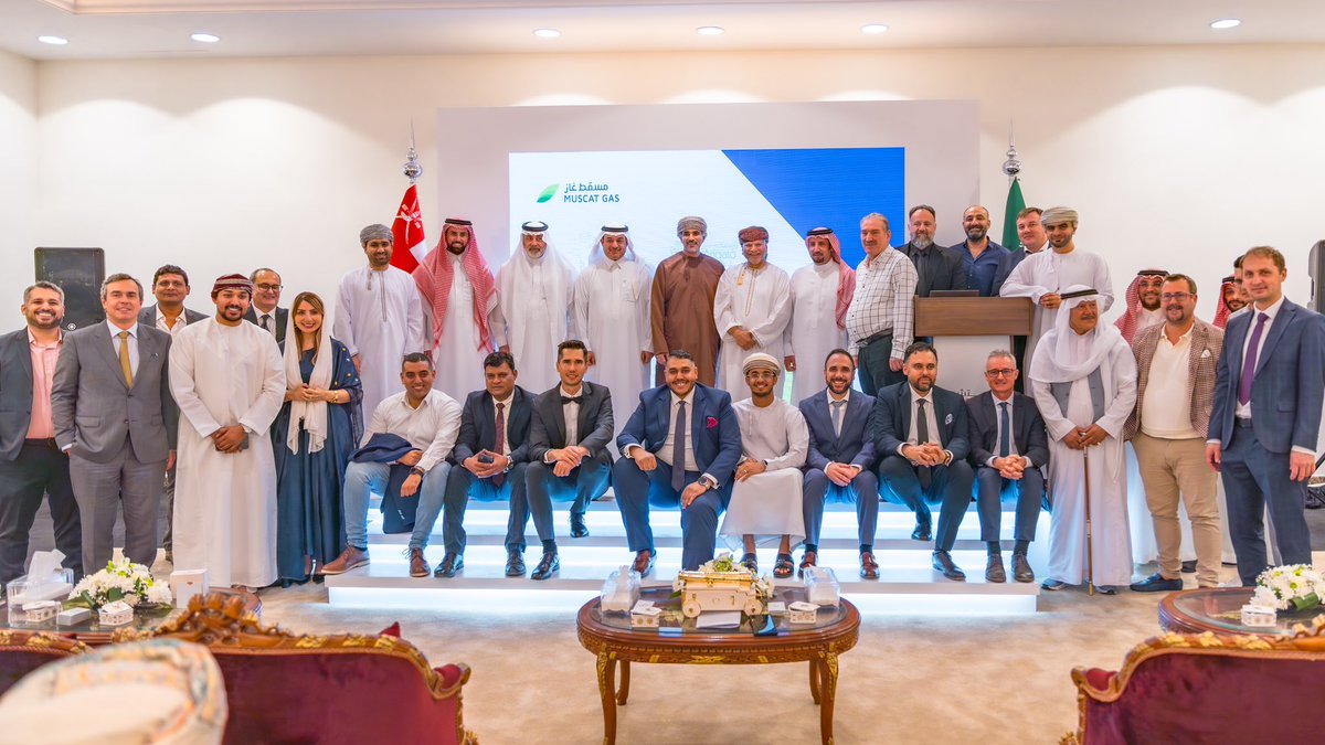 OmanEmbassyKSA's tweet photo. في إطار دور السفارة في تعزيز مناخ الاستثمار والتعريف بالشركات العمانية الرائدة في السوق السعودي، نظمت السفارة بالتعاون مع شركة "مسقط غاز" حلقة تعريفية حول تدشين أعمال شركة "مسقط لحلول الطاقة" التابعة لها في المملكة العربية السعودية في قطاع نقل وتزويد غاز البترول المسال (يتبع) https://t.co/D21XEuXUPG