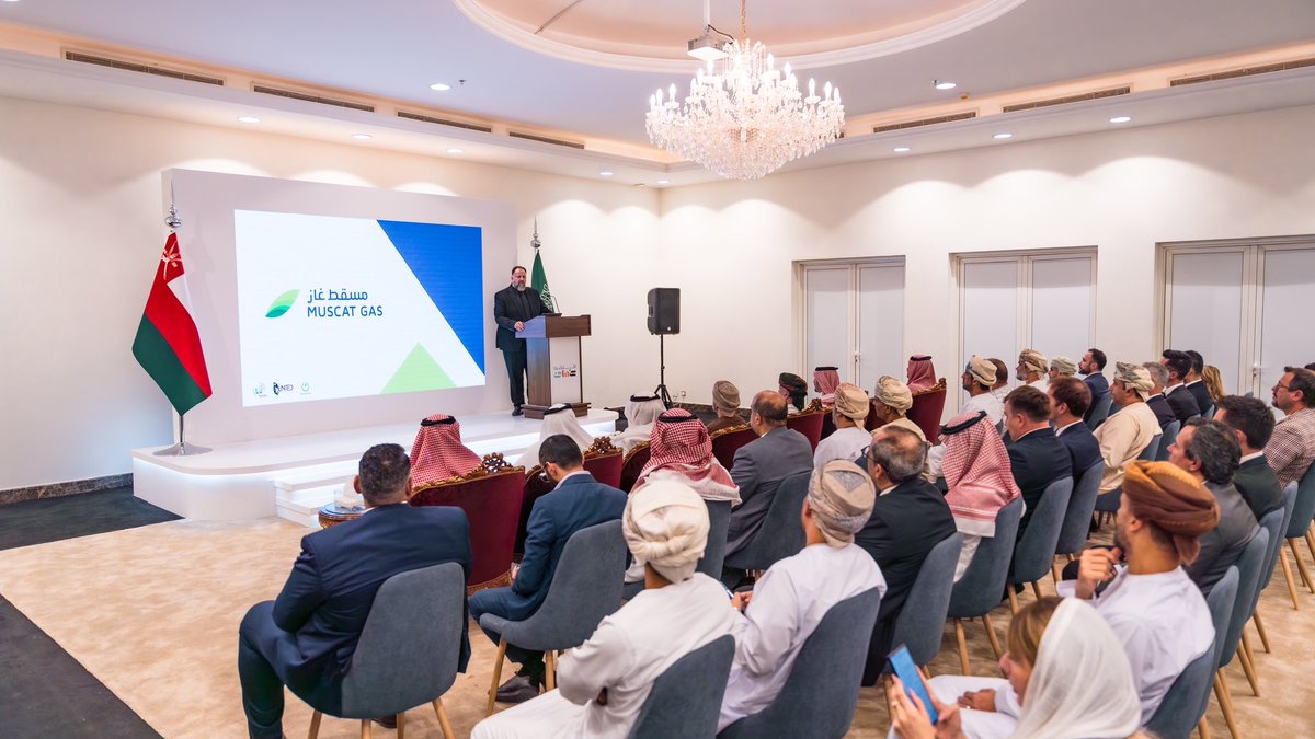 OmanEmbassyKSA's tweet photo. في إطار دور السفارة في تعزيز مناخ الاستثمار والتعريف بالشركات العمانية الرائدة في السوق السعودي، نظمت السفارة بالتعاون مع شركة "مسقط غاز" حلقة تعريفية حول تدشين أعمال شركة "مسقط لحلول الطاقة" التابعة لها في المملكة العربية السعودية في قطاع نقل وتزويد غاز البترول المسال (يتبع) https://t.co/D21XEuXUPG