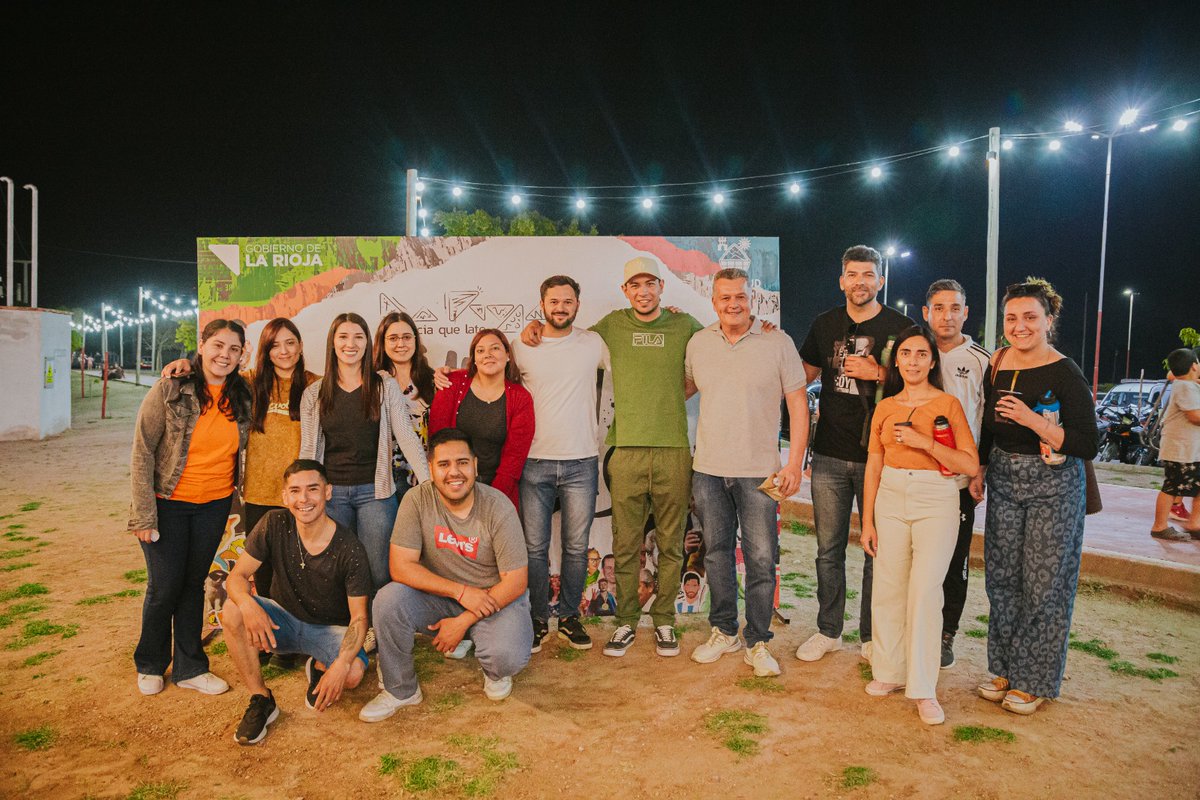 #GeneracionesCreativas: junto al equipo del Parque de las Juventudes trabajamos nuevos espacios para emprendedores jóvenes. Estos espacios, fortalecen las propuestas de las juventudes que producen y ofrecen sus productos al público
#DesarrolloDeJuventudes