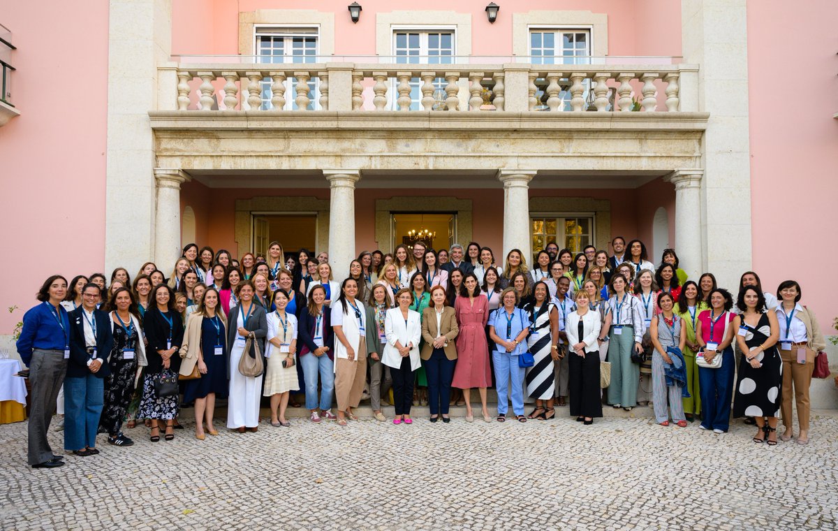 As nossas <a href="/mulheresenergia/">Mulheres na Energia</a> realizaram o habitual #networking de fim de verão, com a <a href="/ukinportugal/">UK in Portugal 🇬🇧🇵🇹</a> .

Obrigado à Sra. Embaixadora Lisa Bandari, à Sra. Ministra <a href="/ambiente_pt/">Ministério do Ambiente e Energia</a>, Maria da Graça Carvalho e ao Presidente da #APE João Torres, pelas inspiradoras palavras.

#FEL_PT
#Energia