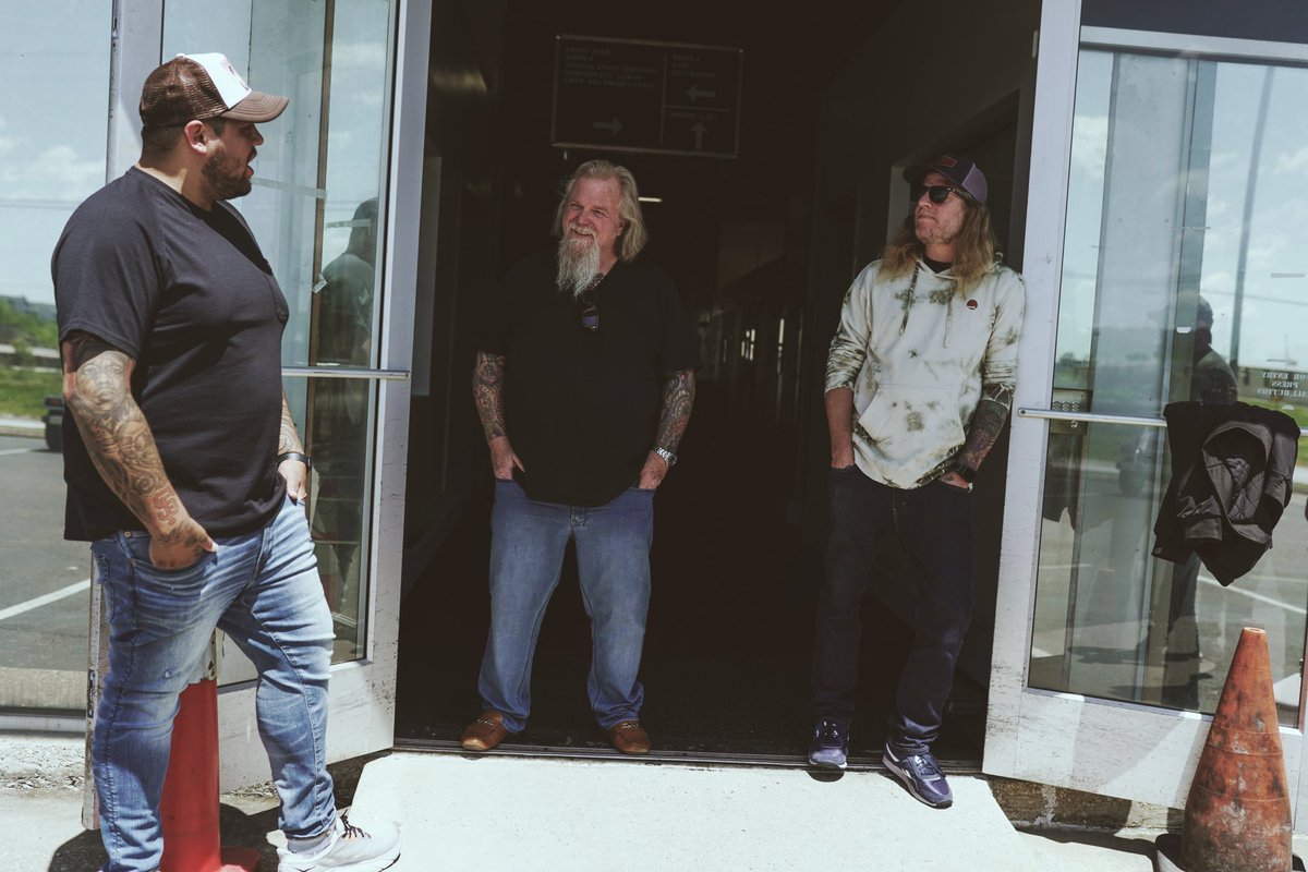 Talking music with our manager Cheez. 
#RomeAndDuddy #CactusCool #LiveMusic