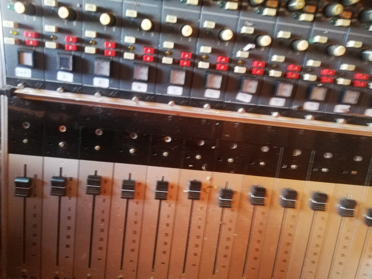 1broadhurst's tweet photo. 12 channel NEVE 51 series Sidecar for sale.
contact mick@davelectronics.com https://t.co/GryNyGKn1I