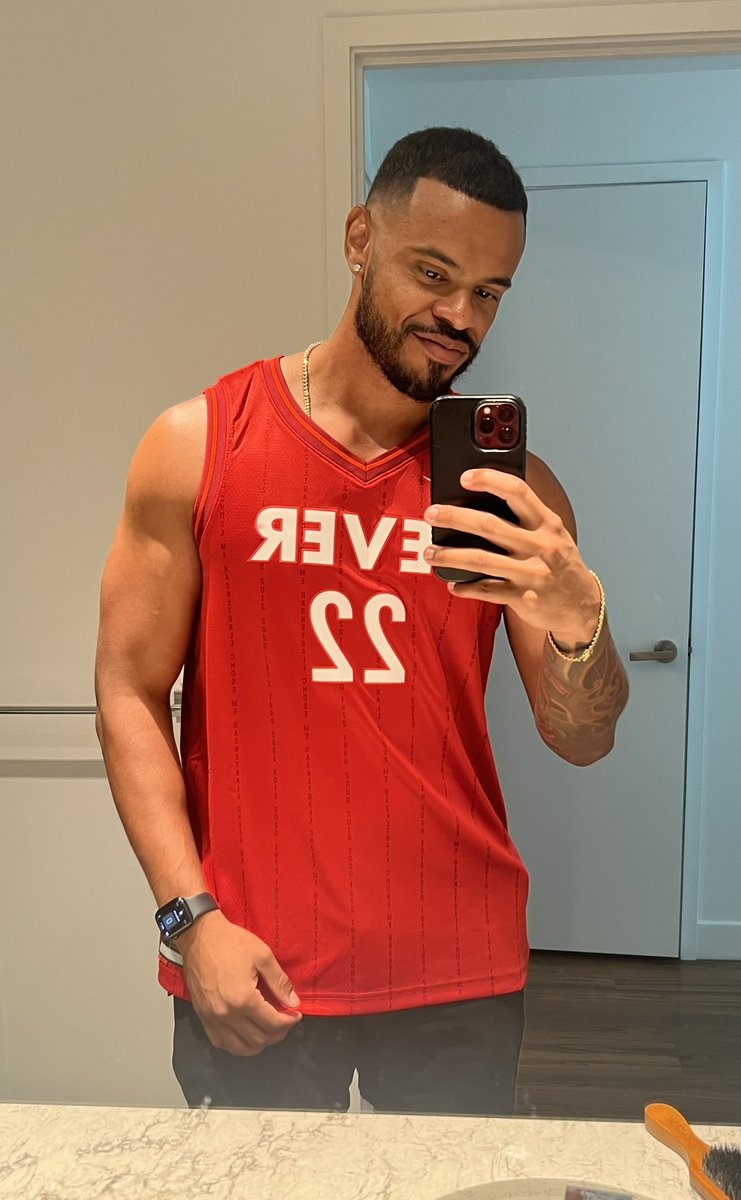 You know I gotta show support <a href="/CaitlinClark22/">Caitlin Clark</a> and <a href="/IndianaFever/">Indiana Fever</a>.

Big game tonight.