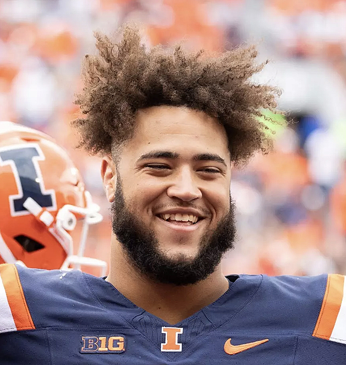 illinilegends's tweet image. Celebrating his 22nd birthday on Wednesday is @IlliniFootball junior offensive lineman Devin Hale. @Devinhale55 majors in community health at @UofIllinois .  @SHGCyclones  @shgcyclonefb