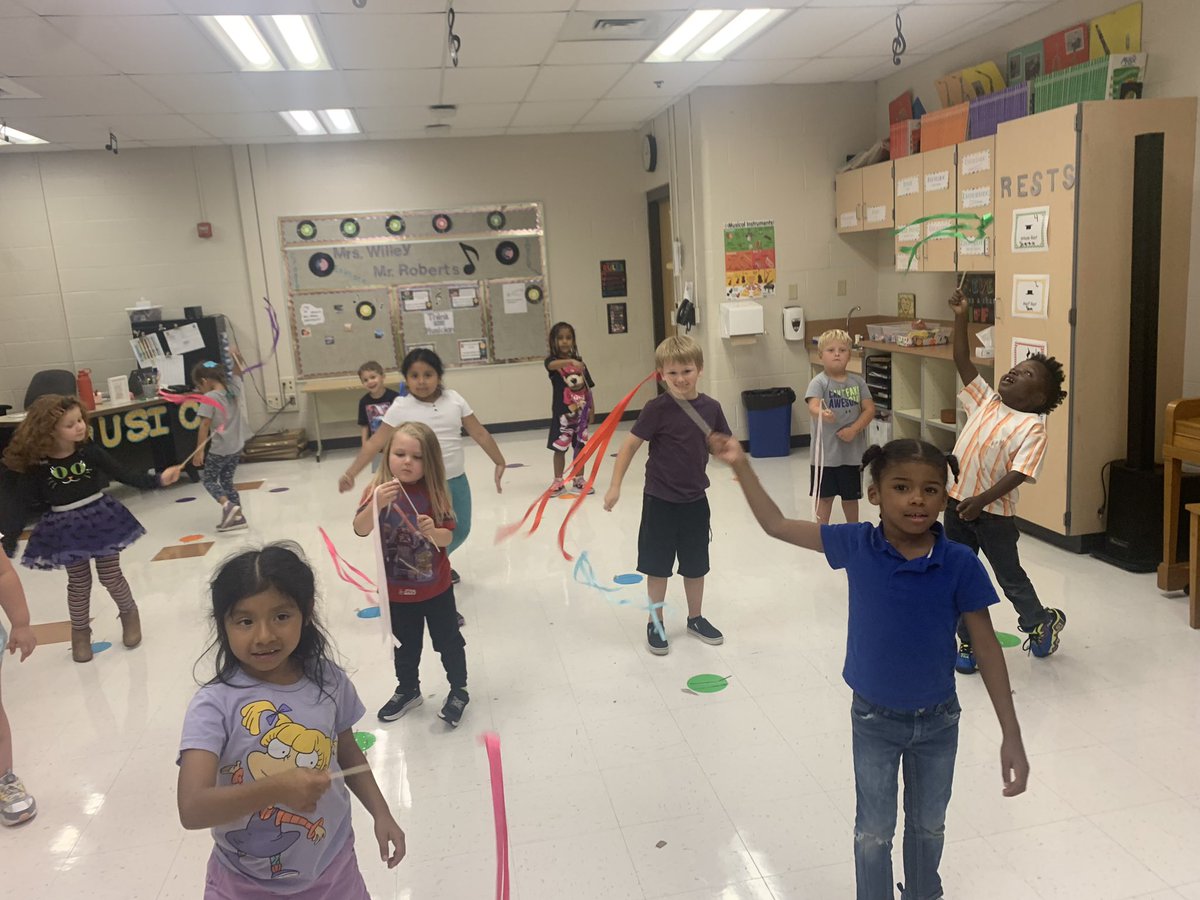 Kindergarteners at Hanover Street dancing with ribbons to show the melody of the music 🎼 #hpsdawesome