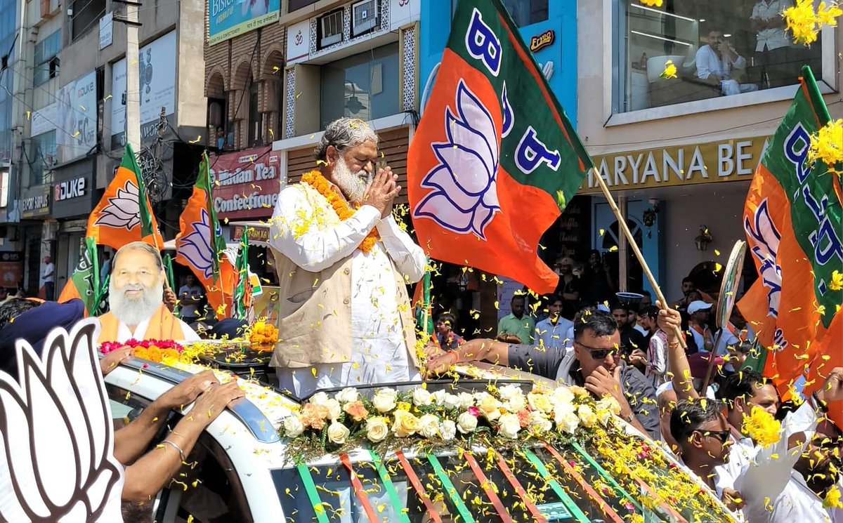 BJP4Haryana's tweet photo. अंबाला कैंट है तैयार फिर एक बार भाजपा सरकार

आज भारतीय जनता पार्टी के वरिष्ठ नेता कार्यकर्ताओं के प्रिय श्री @anilvijminister जी ने अंबाला कैंट से अपना नामांकन दाखिल किया। https://t.co/OySMRrUQ5f