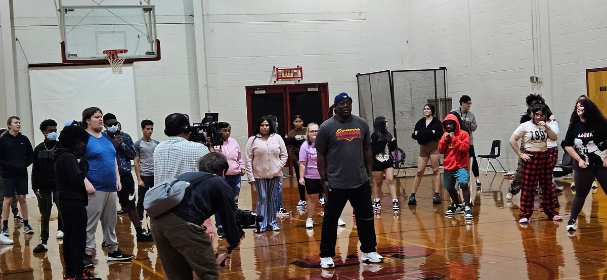 JCPS_JackBosley's tweet image. When you get the right people and technology together, engaging teaching/learning happens. Big thanks to @TheBillyBlanks for the inspirational talk and workout with our @Seneca_High students. Thank you @shannon1_putman for helping make this happen! #SenecaSoars