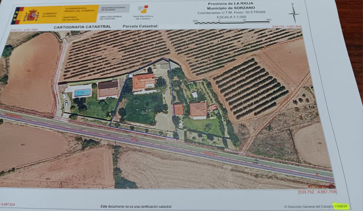 Otro cambio Catastral 3 meses y medio.
Parece mentira, pero si, los lindes Catastrales de 2 chalets, invadían los muros de parcelas colindantes.
aznartopografia.com/noticia/100/10…