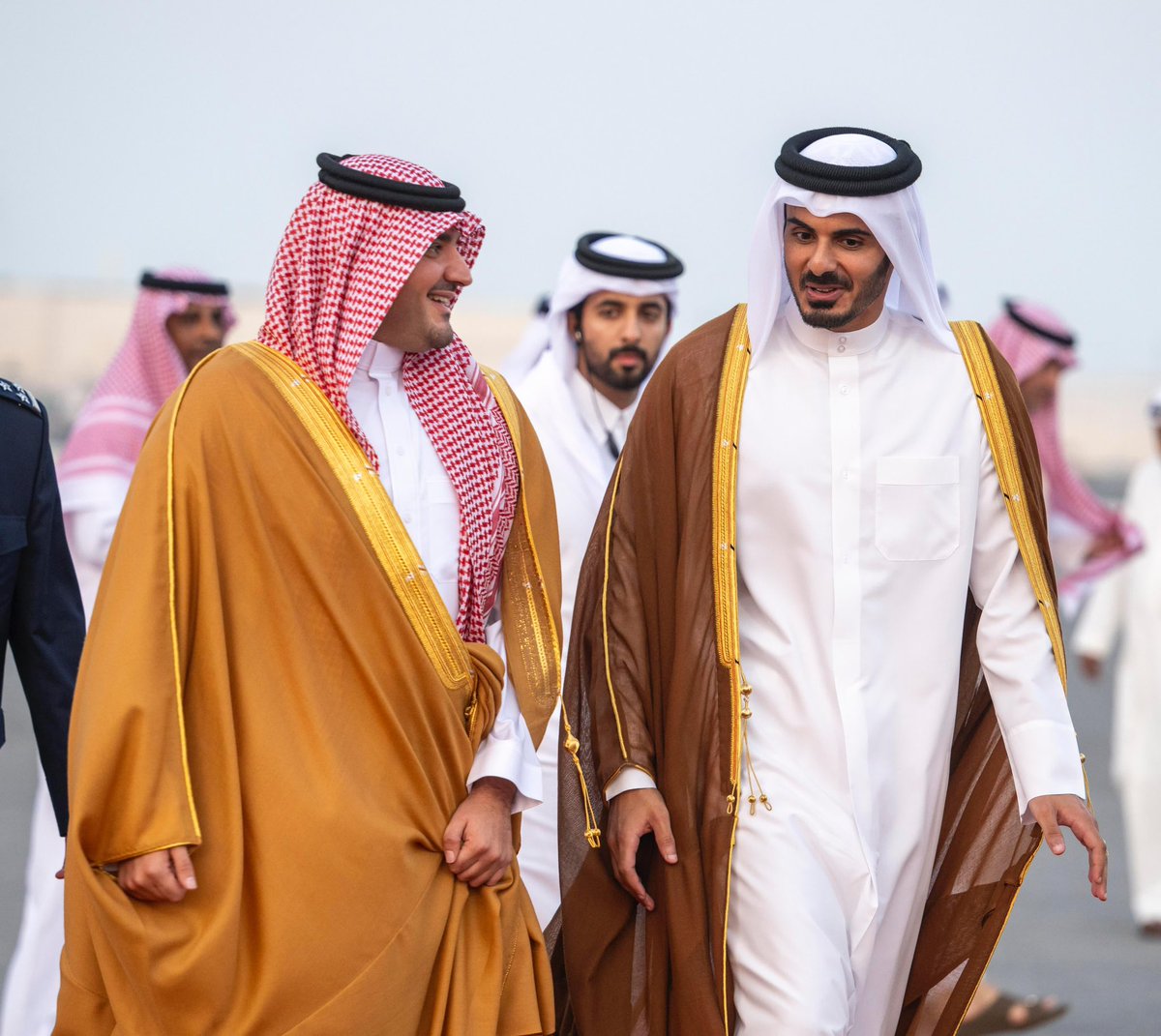 AbdulazizSNA's tweet photo. أجريت اليوم في الدوحة مباحثات رسمية مع أخي الشيخ خليفة بن حمد آل ثاني وزير الداخلية في دولة قطر، بحثنا تعزيز التعاون المشترك في عدة مجالات ترتبط بالعمل الثنائي الأمني بين وزارتي الداخلية، والتوقيع على اتفاقيتين ستسهمان -بإذن الله- في ترسيخ شراكتنا في العديد من المجالات،،، https://t.co/fXtYgQy9b4