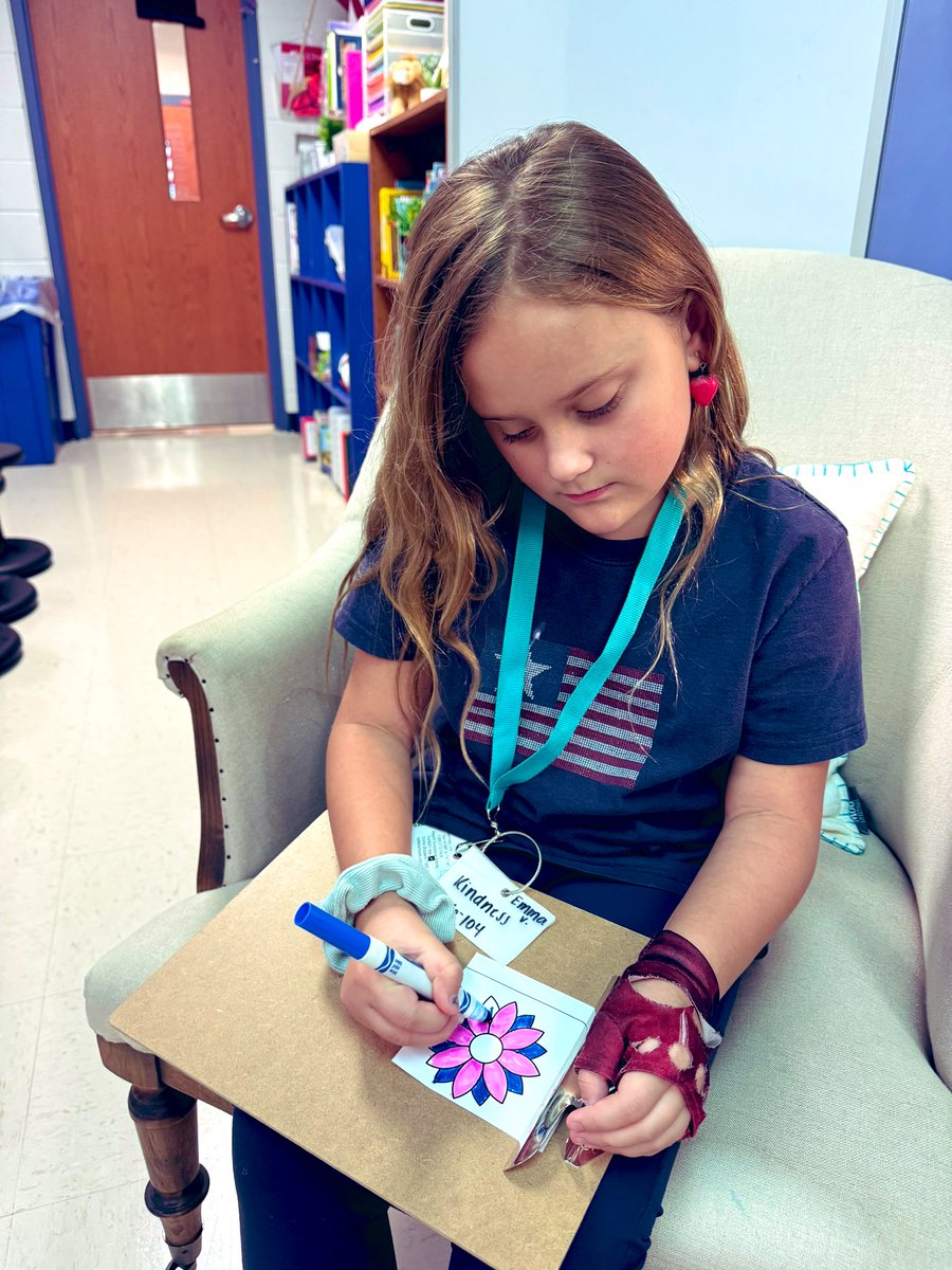 2teachYork's tweet photo. Our Kindness Club was
🌸BLOOMING 🌸
with 💡 for sprouting kindness
on @SeaGateES campus!
🌱
#successgrowshere #bloomingwithkindness https://t.co/VZaGT0Nn8f