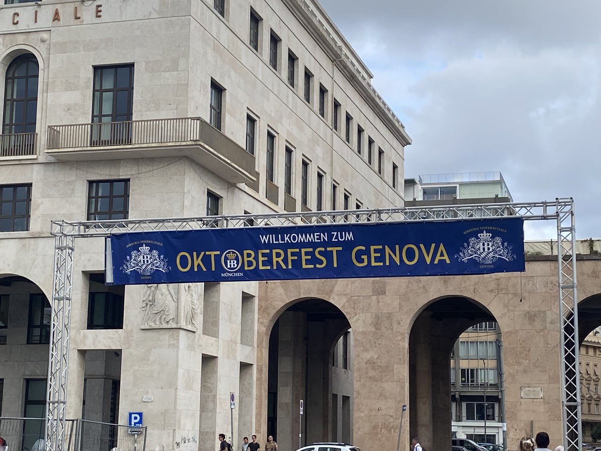 Bucaneve1224's tweet photo. #EinProsit
#Genova
Chi ama la #birra fa la differenza …😇🍻☺️
#octoberfest https://t.co/yVfr5EC4mt