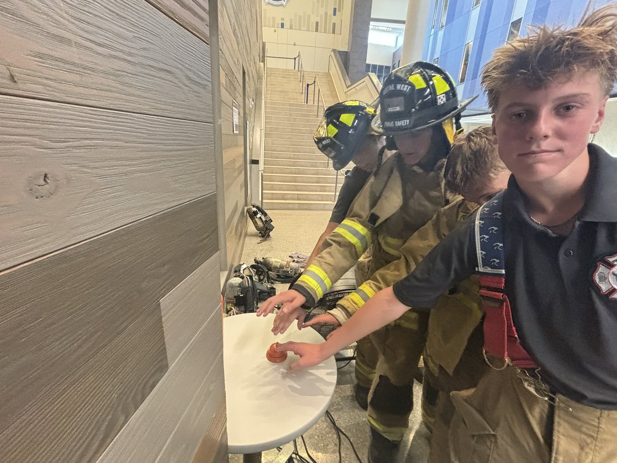 Soph Fire Ss rocked it today.  Climbed a total of 915 stories with 16,800 stairs. <a href="/MaBlackOW/">Megan Black</a> <a href="/OWNovacekOWLS/">Jay Novacek</a> <a href="/OlatheFire/">Olathe Fire Dept.</a> @OlatheCTE <a href="/Olathe21st/">Four-Year Academies</a> #NeverForget