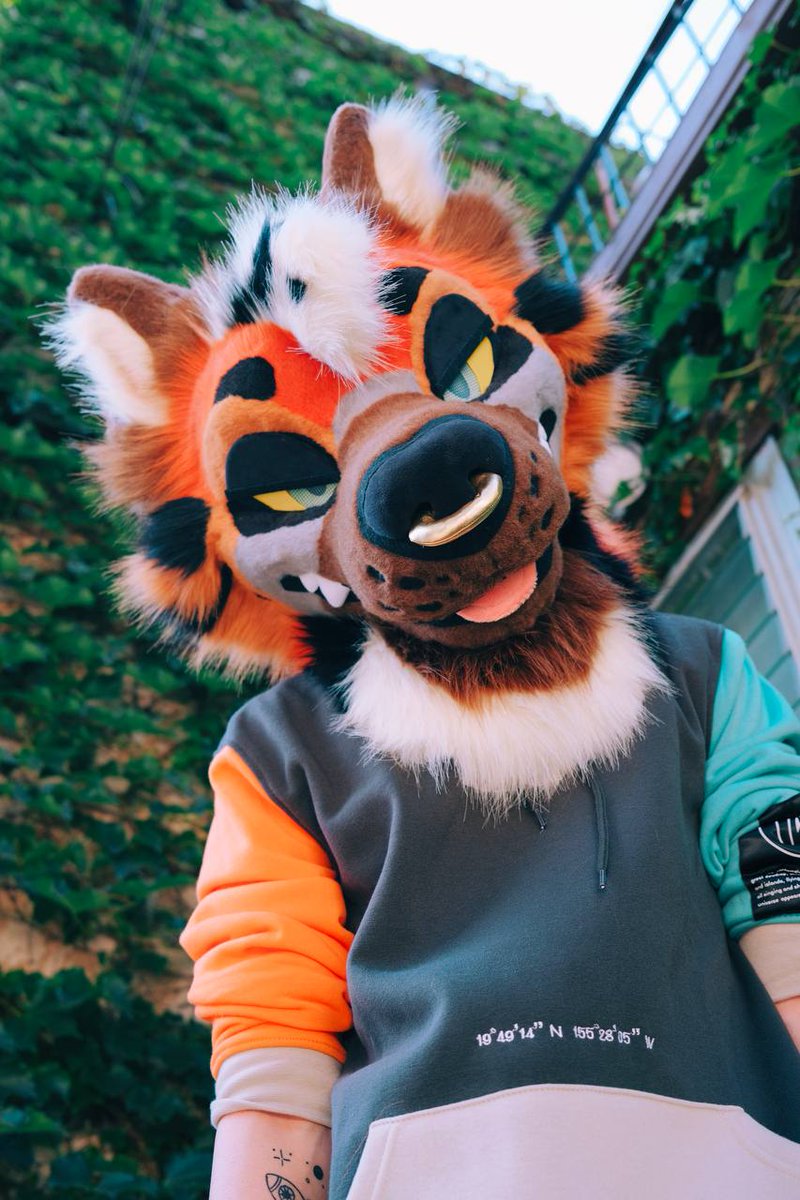 Hi... Furries 🐶🐯🦊
Ready for a rare opportunity?

I'm opening up ✨ ONE SLOT ✨ for a custom partial commission with an ETA of early 2025!
thedealersden.com/listing/custom…
Check out the link above for more info on how YOU could become a dog (or a cat, or whatever you are)
RTs + ❤️ = ily