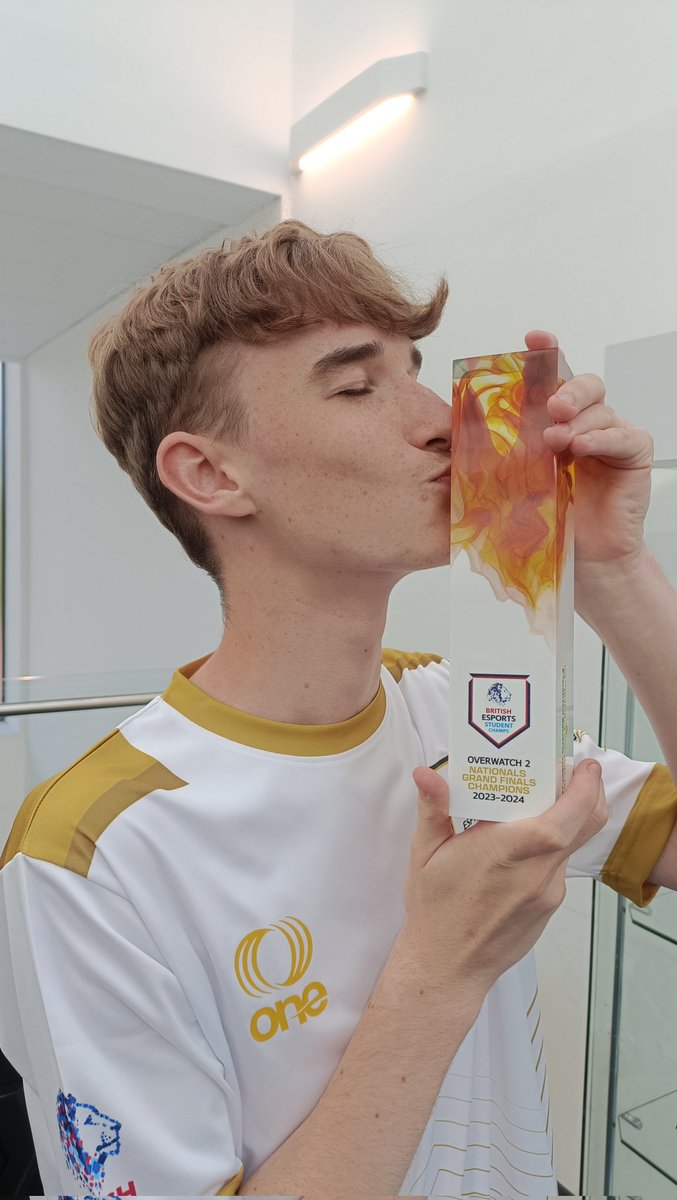 exeacademy's tweet image. DManJohns&apos; (@DMan_ow) flexing their @British_Esports 2023-24 National Champions Jersey and Trophy whilst blessing this year&apos;s trials.