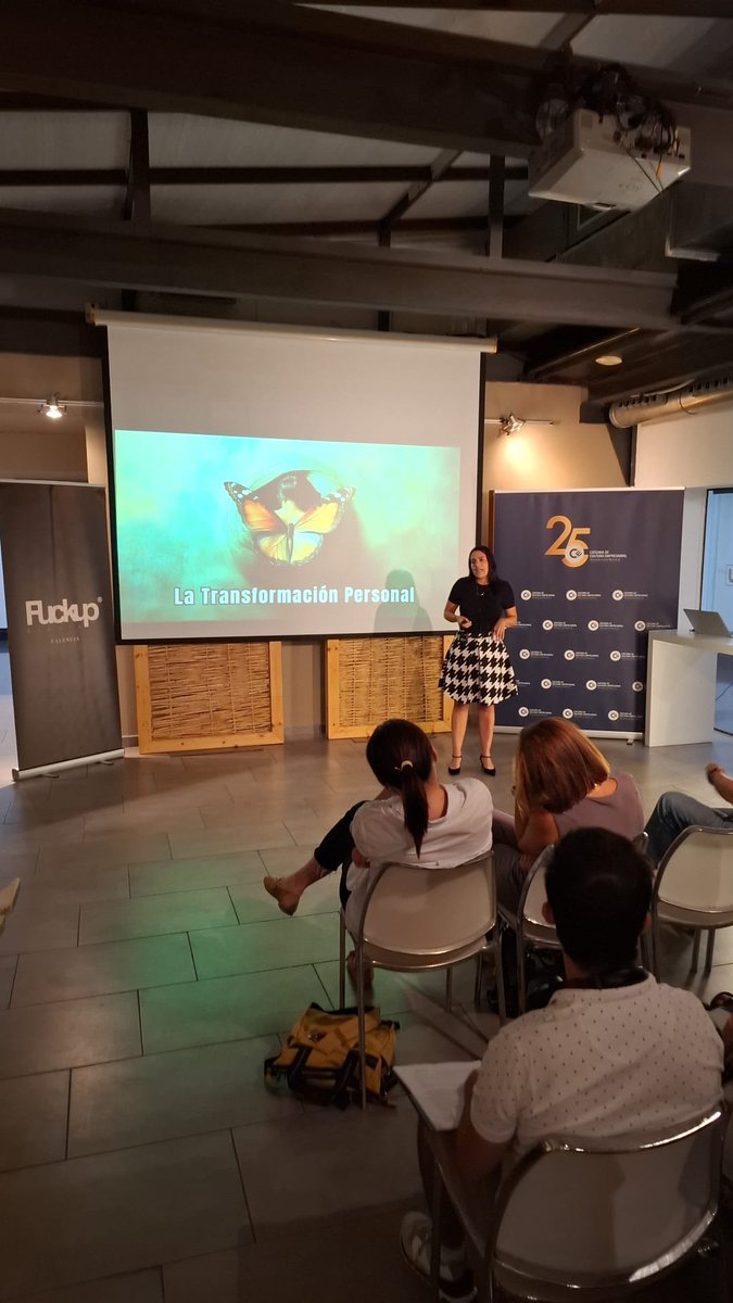 funvlc's tweet photo. A nivel personal, un error que ha cometido #emprendiendo es tener el "Síndrome del impostor"
¡No es fácil conseguir tomar perspectiva de cómo van las cosas cuando eres tú solo el que pilotas tu emprendimiento!
✅Sara Rico, Cofounder de #InRESET https://t.co/LHR85go8RY
