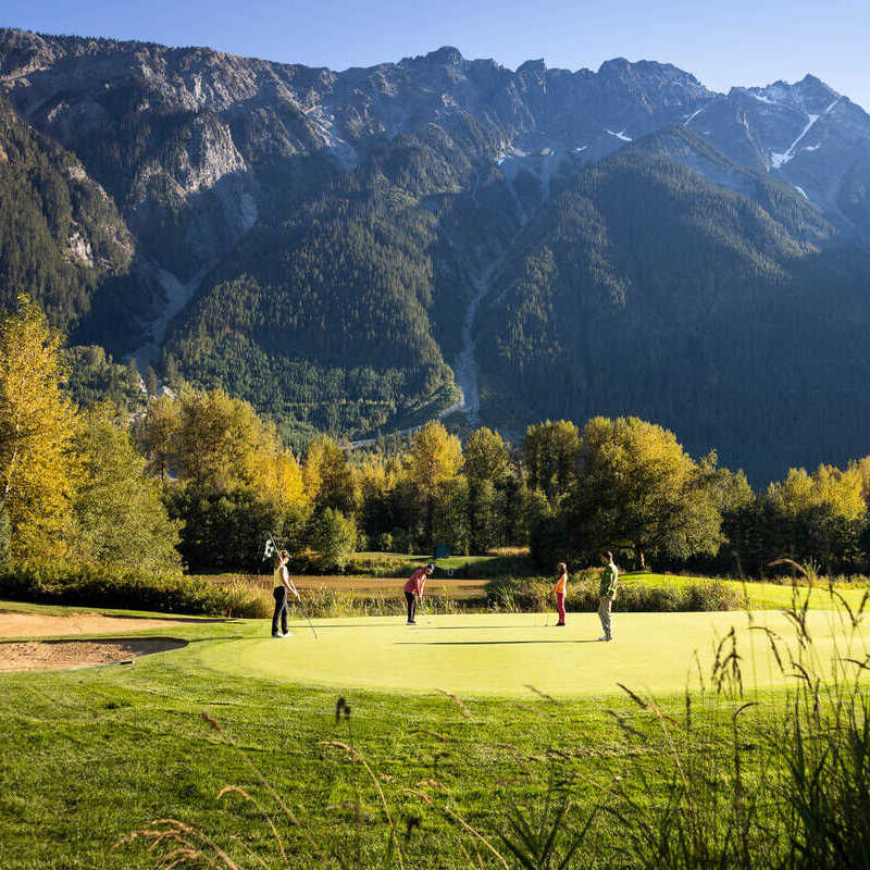 PembValleyLodge's tweet photo. Fall is here, and it's the perfect time to hit the greens! 🍂⛳
With some of the best playing conditions of the season, there's no better way to enjoy the crisp air and stunning views than with a round at Big Sky Golf Club.
#Pemberton #BigSkyGolfClub #GolfBC
📷 Justa Jeskova https://t.co/M9y4PZ85Ah