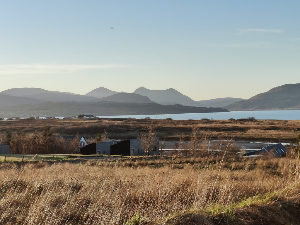 With views over the bay to the Red Cuillins, and the peace only broken by cries of curlews and geese, Lower Breakish is a quiet township just 10 minutes from the Skye Bridge. 2 weeks in October now available at our cosy coastal cottage. Book now at tinyurl.com/539fjcdb