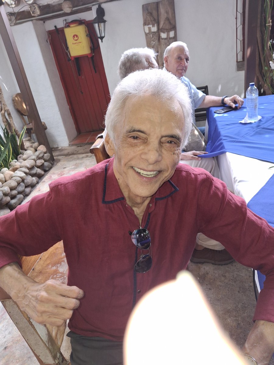 IsaacLeonDuran's tweet photo. Rueda de prensa en el Restaurante " Compae Chipuco " con el Cantautor Gustavo Gutierrez Cabello. https://t.co/o3f2c8wbGM