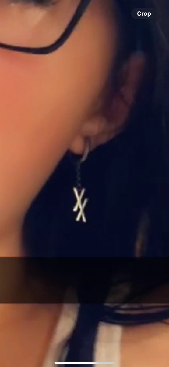 ava_murders's tweet photo. @machinegunkelly I bought mine during your 2019 tour and one went missing 😭💔 https://t.co/W7gJRdXi23