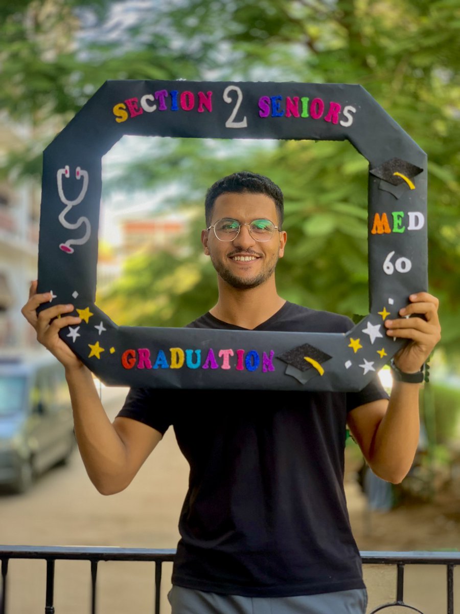 AshrafB71427843's tweet image. Men in black day 🖤
Section 2🖤
#section2
#men2inblack
#med60graduationvibes
#Med60InScrubs