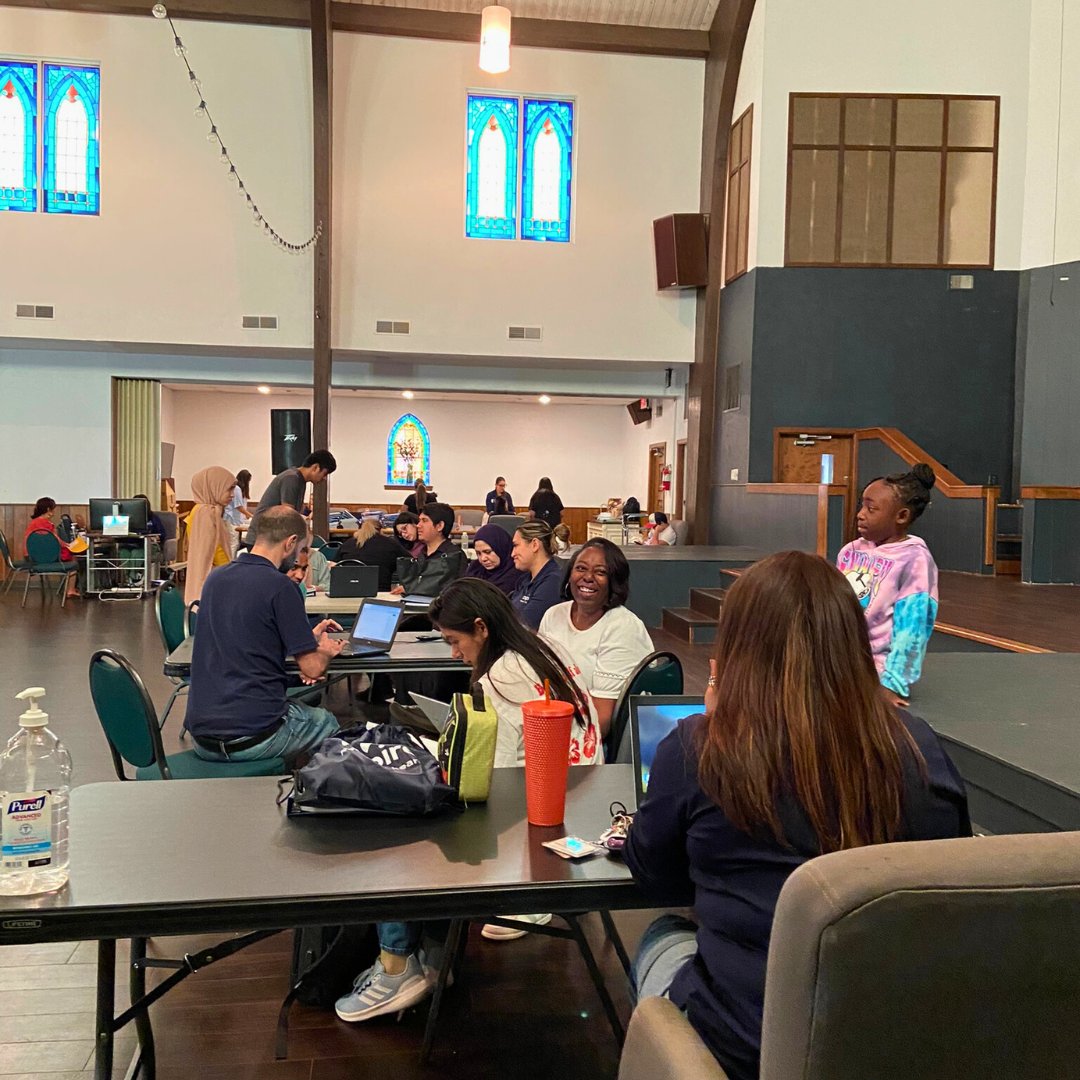 Aspire_ToLearn's tweet photo. What a beautiful weekend for our fall book distribution! The sun was shining, and so were our students 🌞
 
Students picked up their course materials, and their children were surprised by free reading books and an Aspire backpack filled with school supplies. 🎒 https://t.co/5lAFT9ojuG