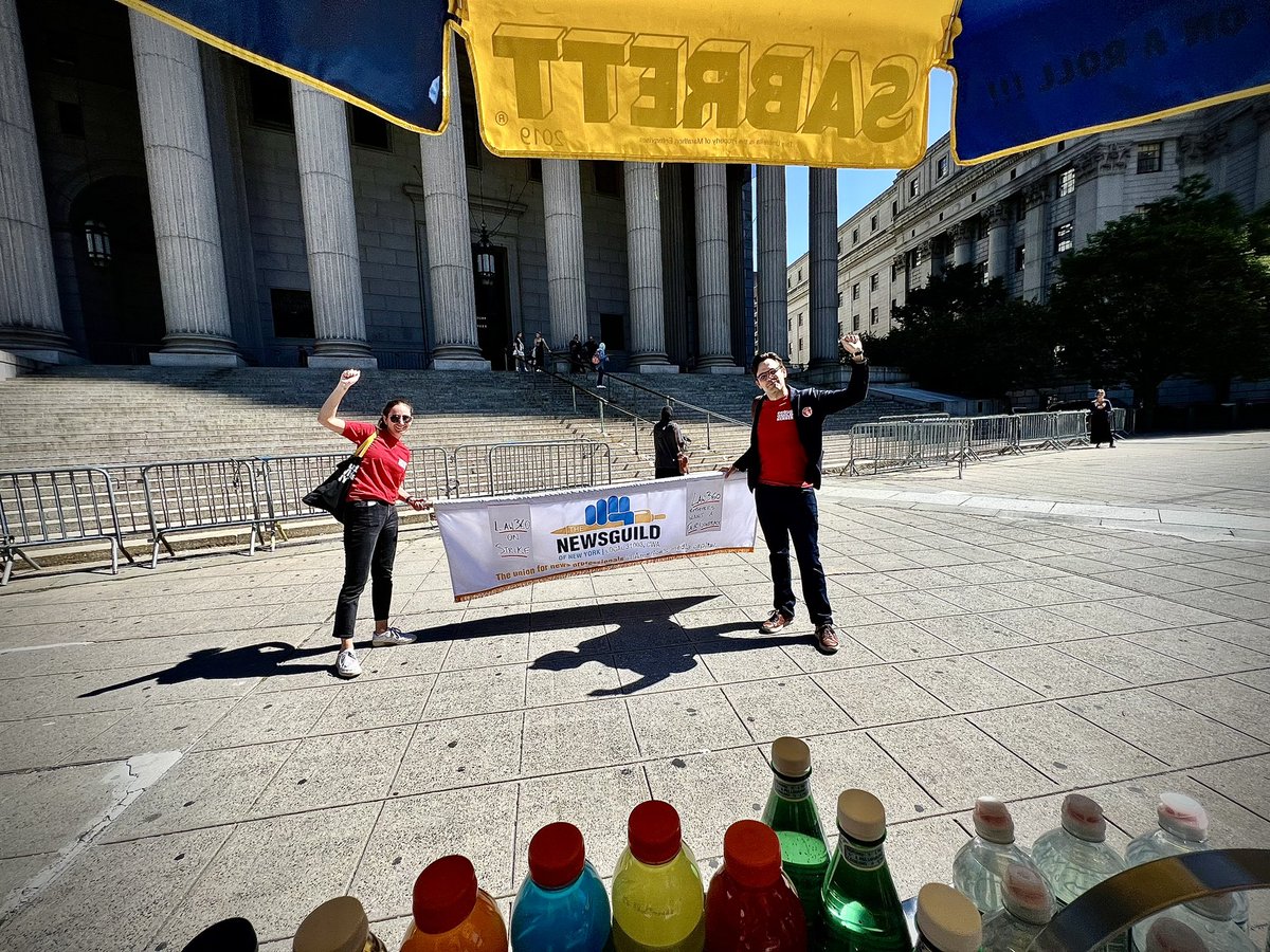 STRIKE DAY 2: At SDNY &amp; NY courts to spread news that <a href="/Law360/">Law360</a> – the #1 source attorneys here rely on for fast, accurate courthouse news – is shut down until we get a fair contract.

Shoutout to our hotdog vendor 📸 

<a href="/SDNYnews/">US Attorney SDNY</a> <a href="/ManhattanDA/">Alvin Bragg</a> <a href="/NYSCourtsNews/">NYCourts</a> 
 #Law360Strike #Law360
