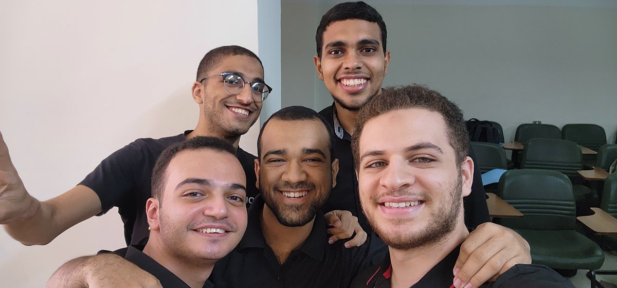 ahmedrawf123's tweet image. يوم جمييييل 🤍🖤
#section2
#men2inblack
#med60graduationvibes
#Med60InScrubs
