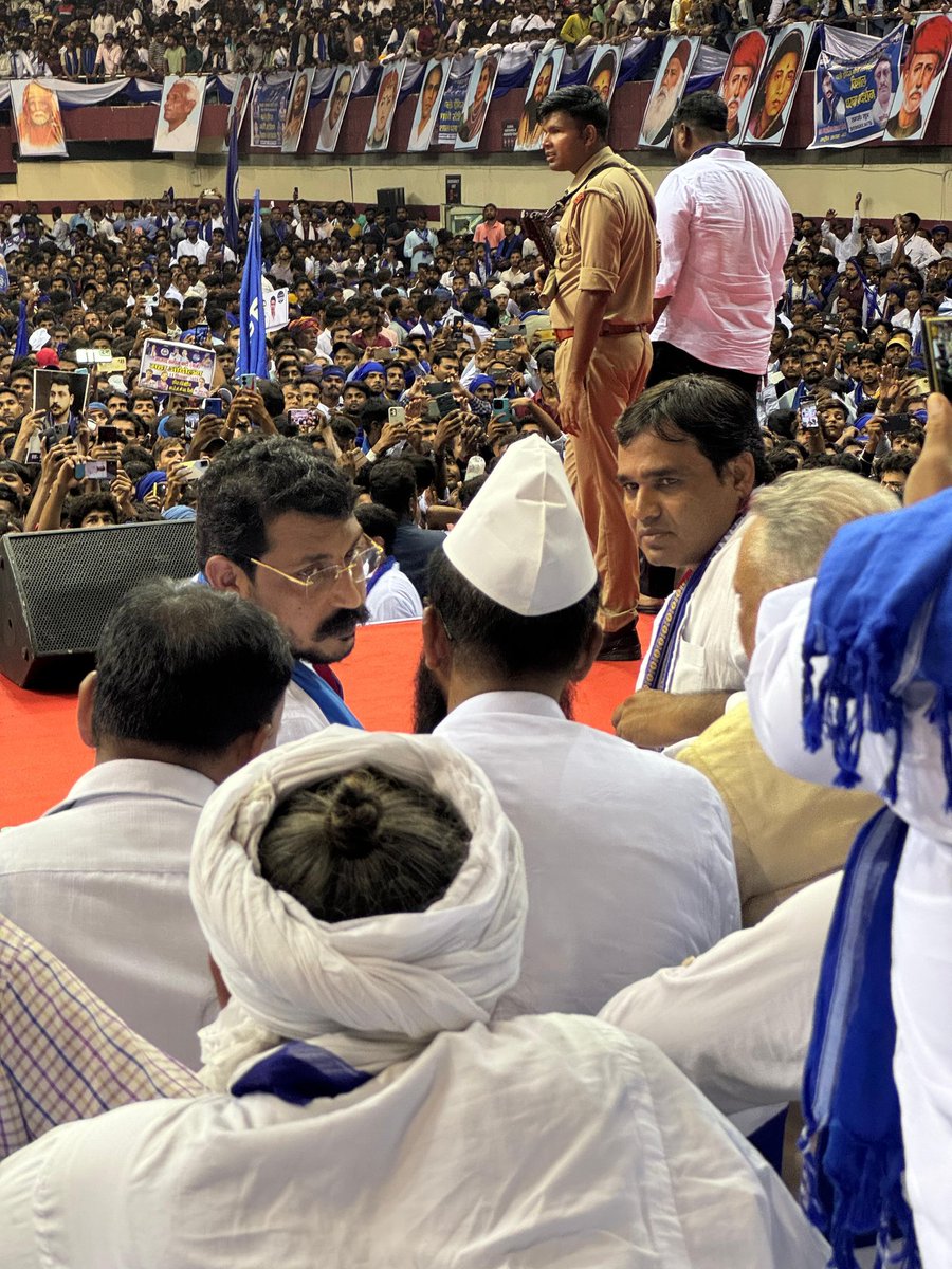 Ravinder_ASPK's tweet photo. आज आज़ाद समाज पार्टी की ऐतिहासिक रैली का गवाह बना दिल्ली का इंदिरा गाँधी स्टेडियम https://t.co/FulcyXCs9F