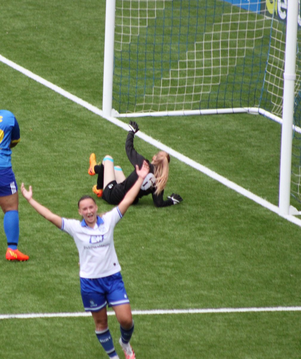 Chasing goals. 

#buryfc #partofit #womensfootball #womenssoccer #football