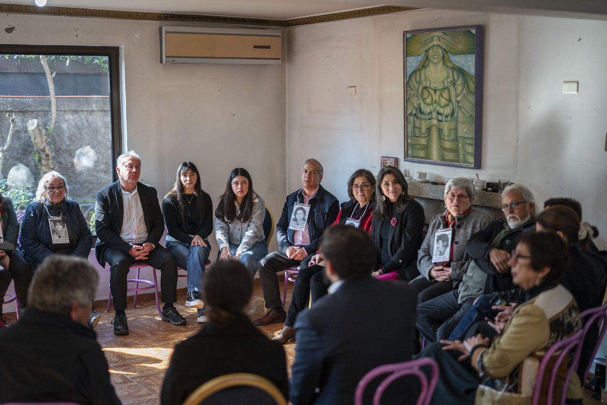 Momentos emotivos vivimos hoy junto al Pdte. <a href="/GabrielBoric/">Gabriel Boric Font</a>, familiares de las víctimas, y sobrevivientes de #Iran3037 (ex Venda Sexy), durante un recorrido por este ex centro de tortura. Avanzamos en nuestro trabajo por la protección de este y otros Sitios de Memoria. 🌹