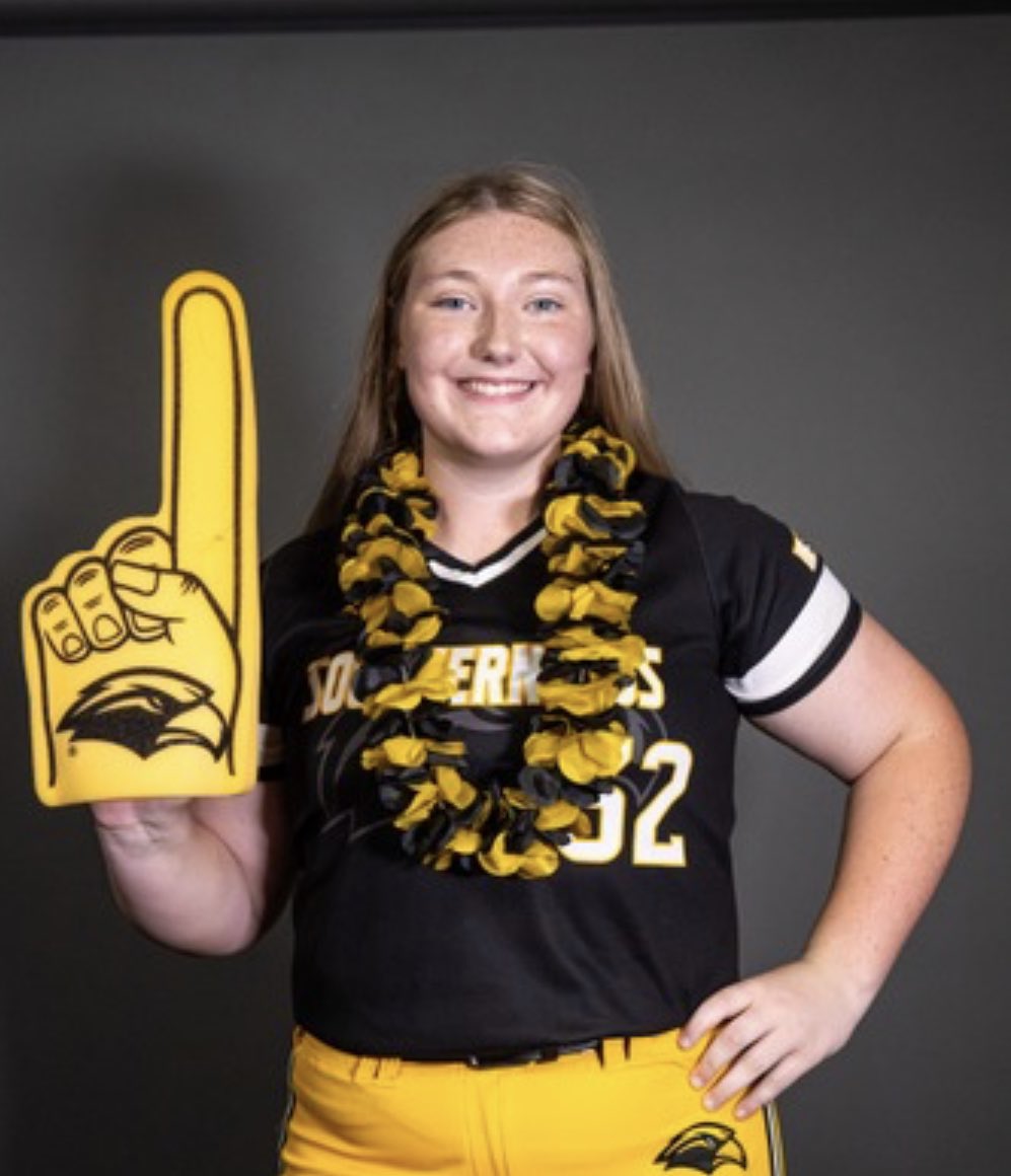 AnnaSawyer2008's tweet photo. I am so excited to announce that I have committed to further my athletic and academic career at the University of Southern Miss. Thank you to the USM coaching staff for giving me this opportunity! SMTTT💛🖤
@NataliePooleUSM 
@BigRockHawk 
@ElzeyMatt 
@IzzyWerdann https://t.co/HPdQYlrLVq