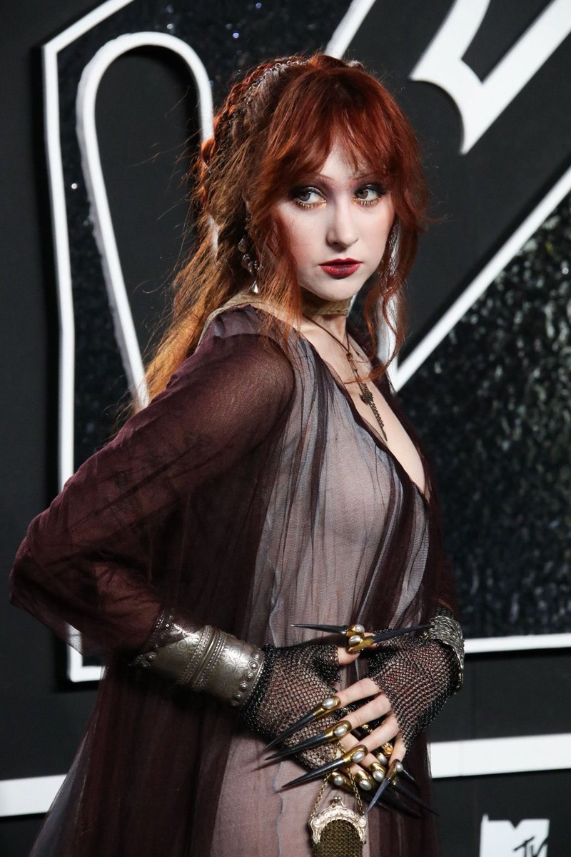 sapphosz's tweet image. welcome back alicent hightower