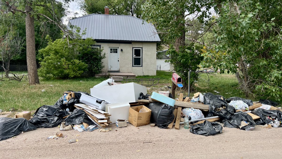 HiTestElbert's tweet photo. @RocketMortgage Takes a Dump on Our Town. 
Refuses to clean up for weeks. Claims they don’t own 23983 Eccles Street, Elbert CO 80106

@ggilbert
@cavsdan
@TBirkm
@schwetak
@TNuckolls
@RMFieldHouse
@StephRBradley https://t.co/wbBvmttOzq