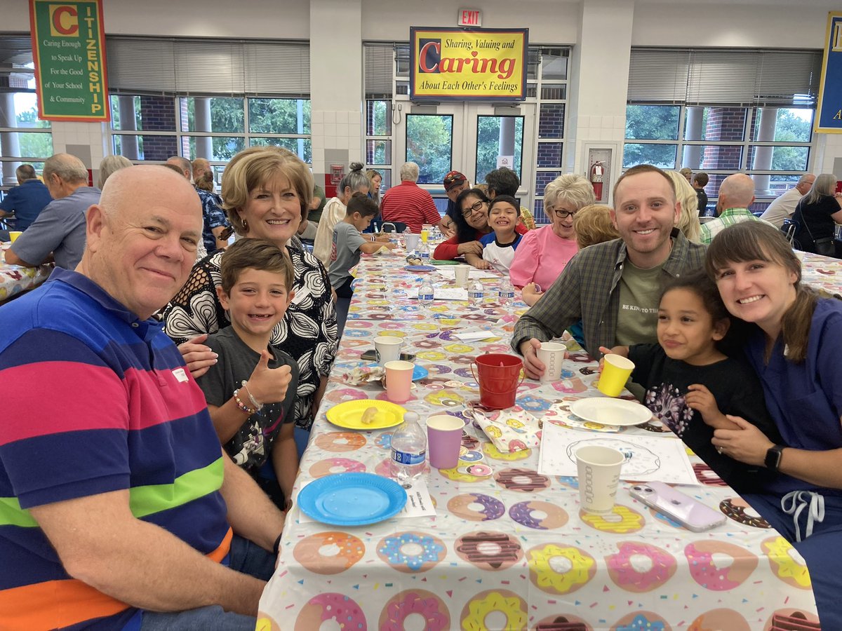 Hidden Lakes Elementary tweet media