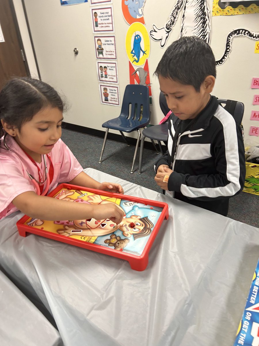 BenitezPris604's tweet image. Just wrapped up our Human Body unit in 1st grade Two Way Dual Language! 🌟 The kids had a blast learning and exploring @ErmelES_AISD 🧠👟 On to our next adventure! 🚀 #Education #DualLanguage #FirstGradeFun