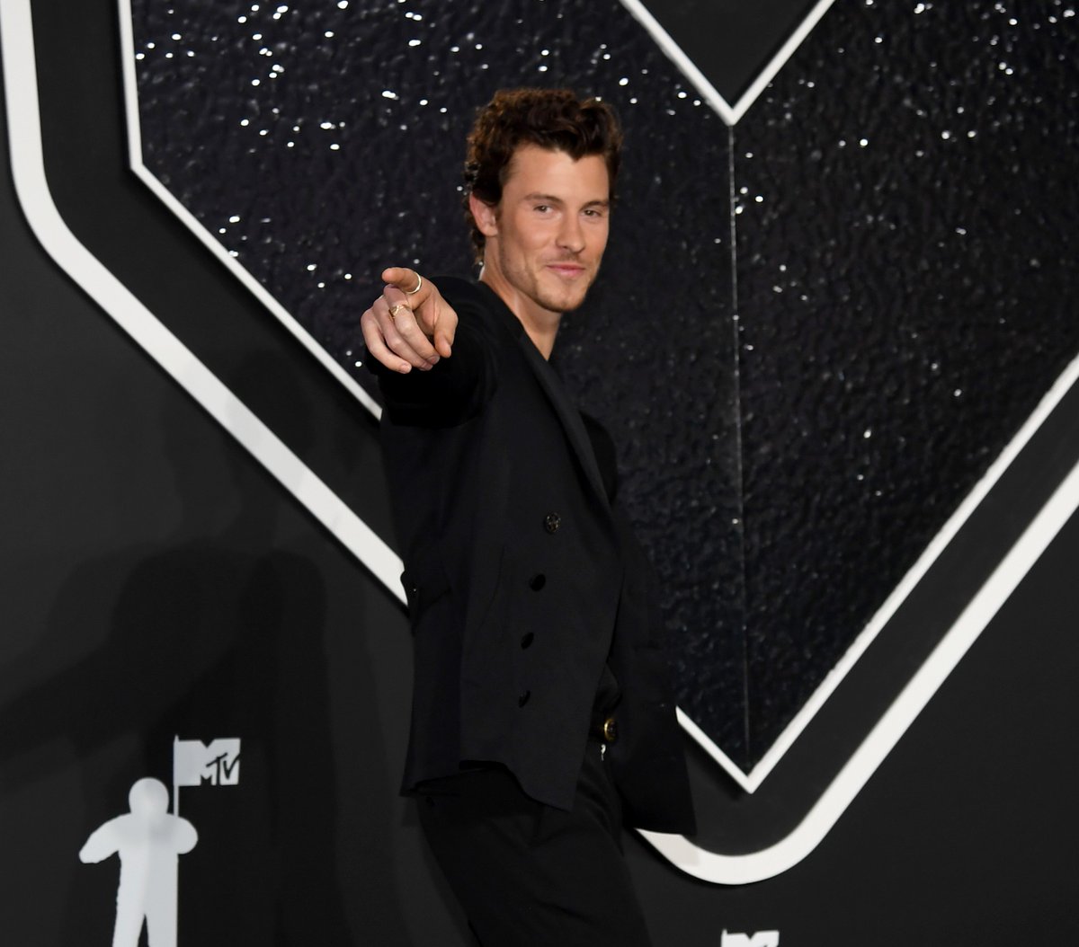 MY HEART 😍 <a href="/ShawnMendes/">Shawn Mendes</a> #VMAs