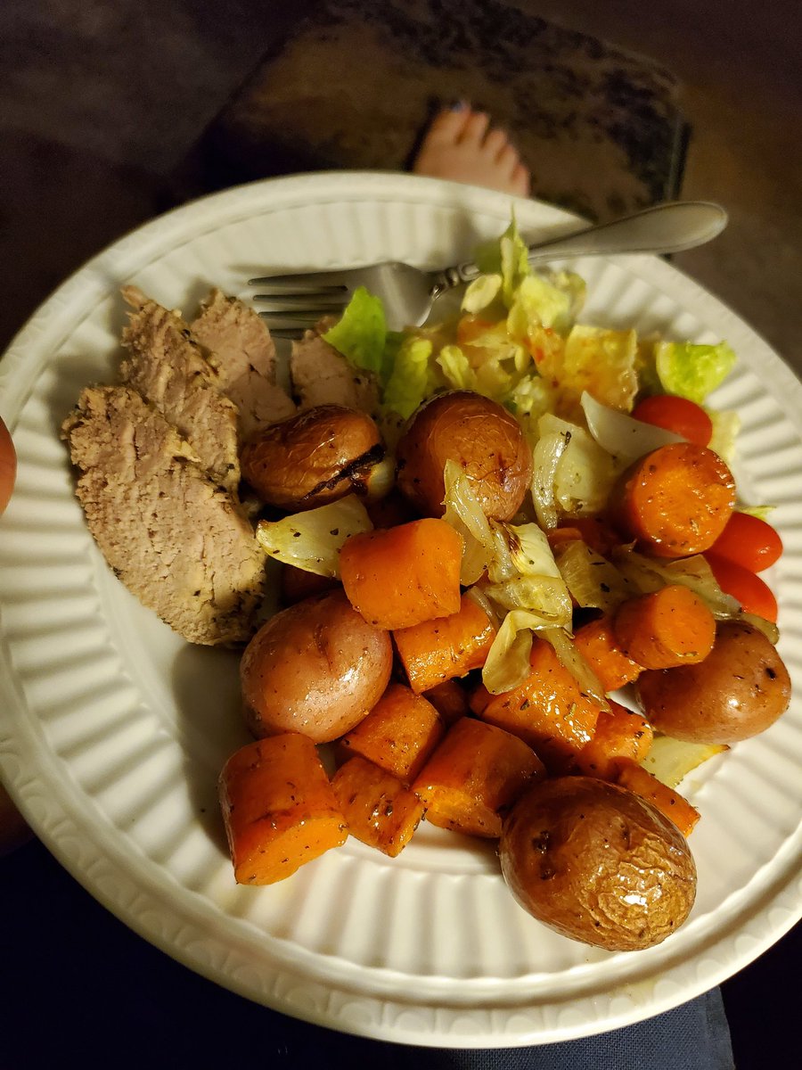 jingerly's tweet photo. Hurricane dinner. https://t.co/M7uvMfp8PB