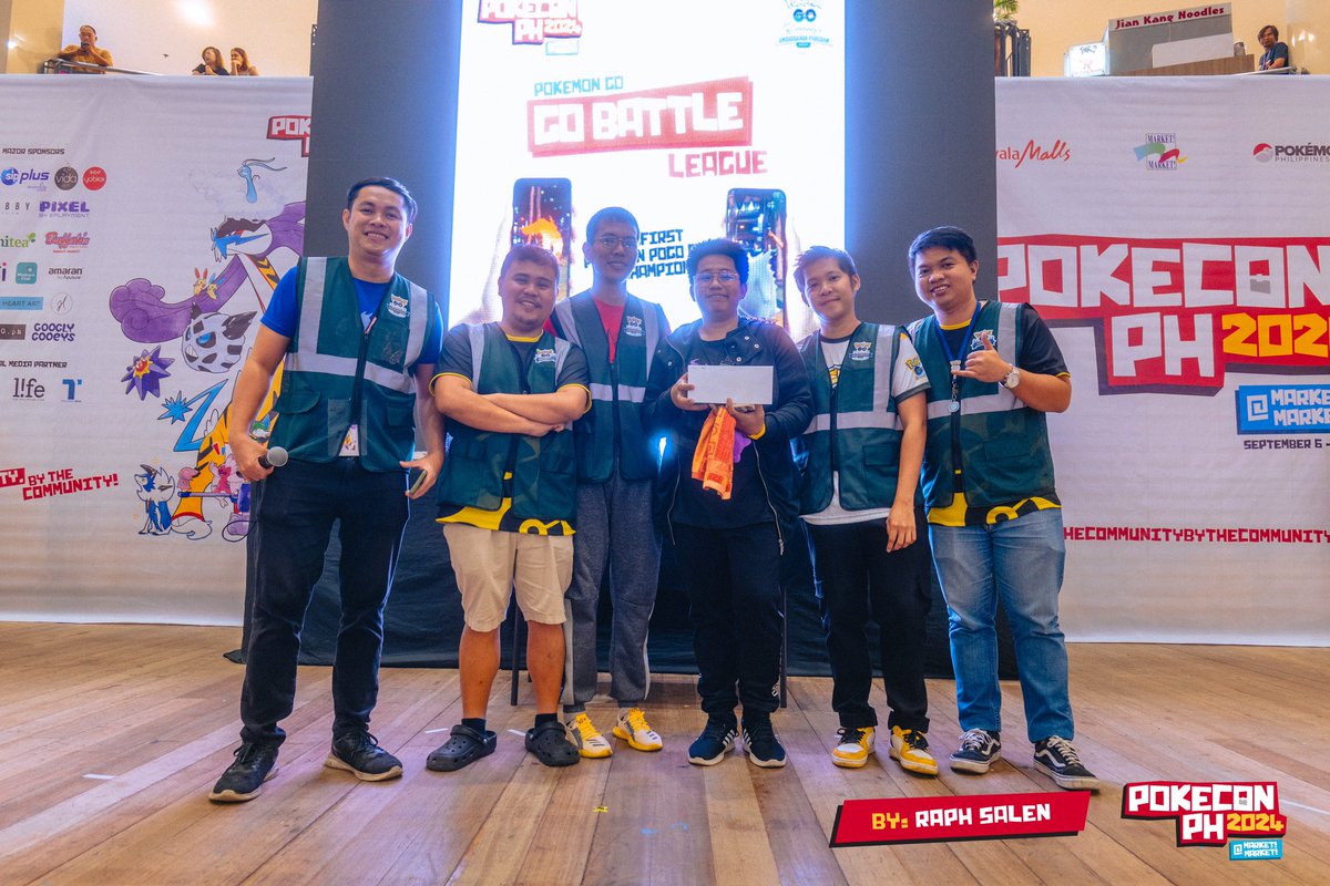MasterGeneroso's tweet photo. Official Photos are out! Thank you to our official photographers at PokeConPh 2024! Here are your top 4 and Pogo GBL Champion! @franzwithaZ @Hawkchaaaan @ikiyoshsensei @emmanlord all are members of the eSports Team Ph Brave Birds! https://t.co/nMjics8H4x