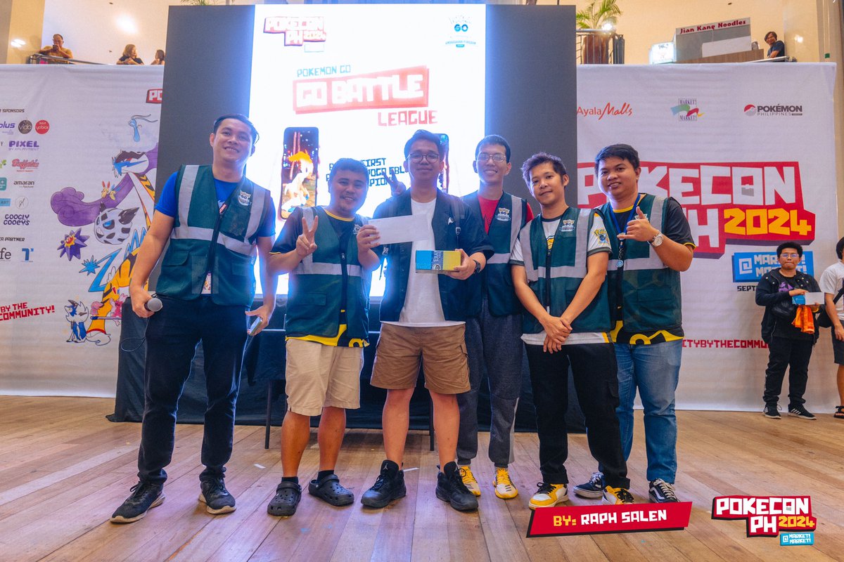 MasterGeneroso's tweet photo. Official Photos are out! Thank you to our official photographers at PokeConPh 2024! Here are your top 4 and Pogo GBL Champion! @franzwithaZ @Hawkchaaaan @ikiyoshsensei @emmanlord all are members of the eSports Team Ph Brave Birds! https://t.co/nMjics8H4x