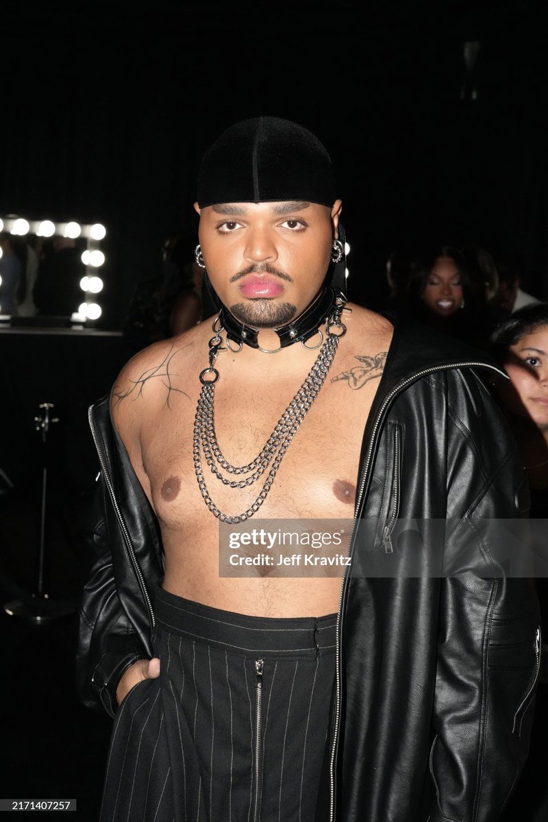 2024 <a href="/vmas/">Video Music Awards</a> 🏴