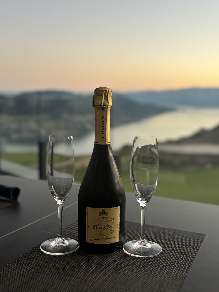 GeriConroy's tweet photo. Fabulous surprise at @therisegolf  @rc_lemaire #CuvéeTrianon, accompanied by a wonderful dinner! Magical place! #Vernon #Stunning #Champagne @winesyndicate https://t.co/5AO3TDrC6R