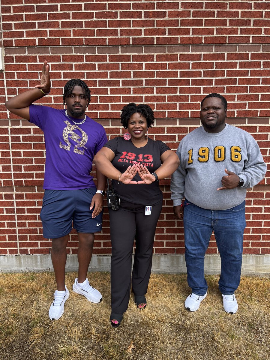 CoachHHill's tweet image. Greek Day Wednesday here at Cen10!! #NPHC #Divine9 #Omega 🐶 #Delta 🔺 #Alphas 🤙🏾